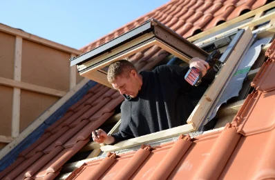 Pose de fenêtres de toit Velux à Bertric-Burée